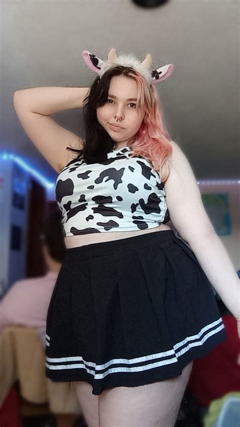 Udders before, during and after pumping : r/Hucow .